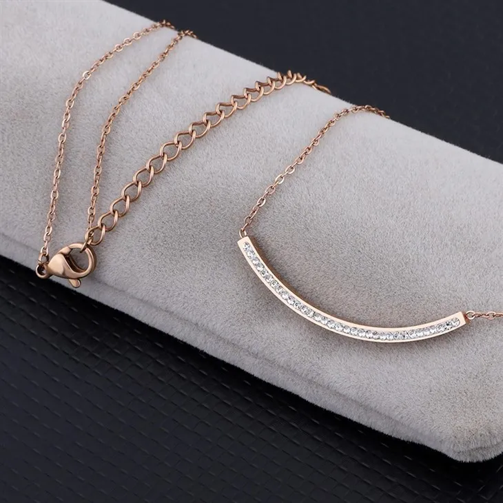 Curved Zircon Bar Pendant Necklace high quality